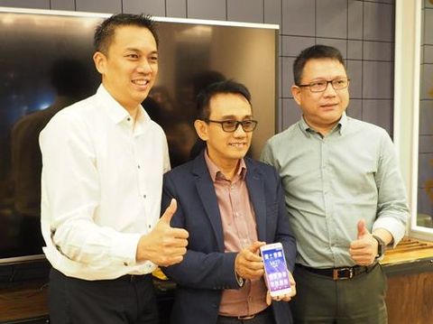 Advan Pun Berani Menantang Samsung & iPhone