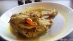 Gurih Berempah Ayam Betutu dan Bebek Bakar Sambal Hijau yang Enak Khas Bali