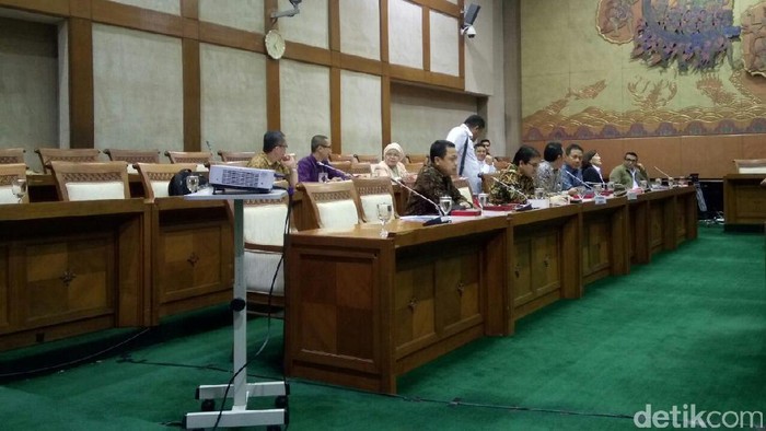 DPR Debatkan Pergantian Dirut Angkasa Pura I