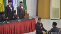 Mengadri Tjahjo Kumolo saat resmi melantik Dirjen Otonomi Daerah Kementerian Dalam Negeri Soni Sumarsono menjadi Plt Gubernur DKI Jakarta menggantikan Basuki Tjahaja Purnama (Ahok).