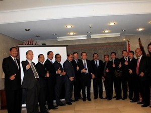 Kunker ke Jepang dan London, Gubernur Jatim dan Beberapa Pejabat Ajak Istri