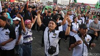 Pendukung Agus-Sylvi berjoget sebelum pengambilan nomor urut.