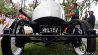 Mobil keluaran 1912 itu diberi nama Whitey.