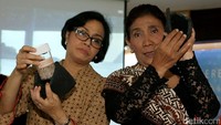 Duet maut Susi dan Sri Mulyani menggagalkan penyelundupan benih lobster. Foto: Agung Pambudhy