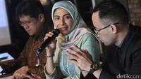 Direktur Operasi PT Penjaminan Infrastruktur Indonesia (Persero) Salusra Satria, Direktur Utama Sinthya Roesly dan Senior Vice President Business Development and Communications Indra Pradana Singawinata saat paparan kinerja di Jakarta.