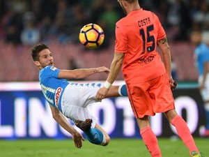 Napoli Kalahkan Empoli 2-0