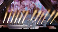 Mereka bertiga membawakan lagu bertajuk For You dari soundtrack drama terbaru yakni Scarlet Heart : Ryeo.