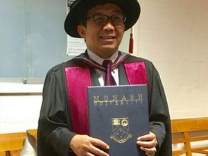 Muliaman D Hadad Raih Penghargaan dari Monash University Australia