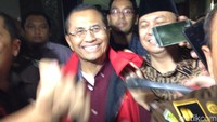 Dahlan Iskan ditetapkan sebagai tersangka dalam kasus pelepasan aset PT Panca Wira Usaha (PWU). Dahlan menjalani pemeriksaan kelima kalinya pasca Kejati menetapkan mantan Ketua DPRD Surabaya Wisnu Wardhana sebagai tersangka.