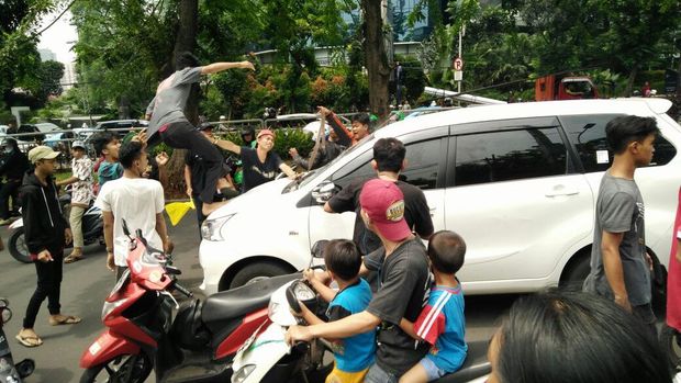 Polisi Buru Pelaku Perusakan Mobil Saat Iringan Jenazah di Kokas