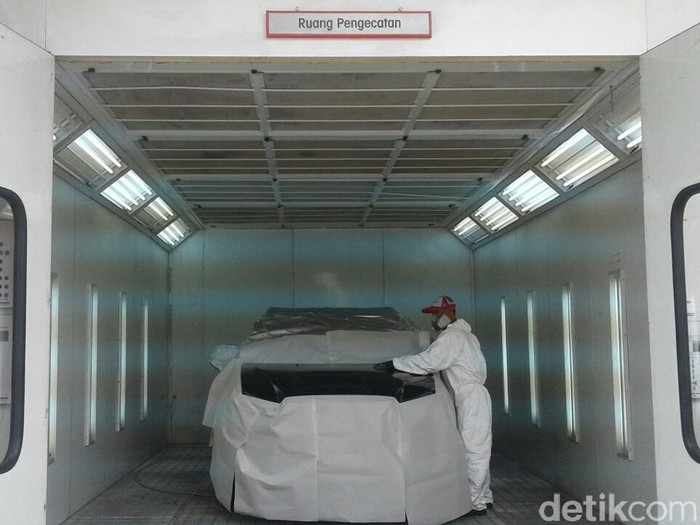 Seperti Ini Proses Perbaikan Bodi dan Cat Mobil di Diler Mitsubishi