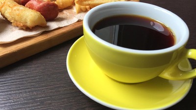 Slurpp! Enaknya Menyeruput Kopi Aromanis Ditemani Chicken Darlings