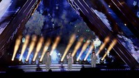 Teriakan dari penonton langsung pecah kala Chen, Baekhyun dan Xiumin dari EXO tampil.