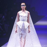 Tex Saverio, Jakarta Fashion Week 2017, Jakarta Convention Center, Senayan. [Foto: Mohammad Abduh/Wolipop]