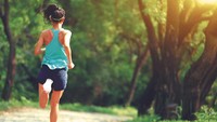 Jogging sejatinya bisa dilakukan kapan saja, baik itu pagi, sore maupun malam hari. Namun jogging di sore hari punya manfaat tersendiri. Selain sinar matahari yang sudah tidak terlalu panas, tubuh juga dalam kondisi segar dan bebas kantuk. (Foto: thinkstock)
