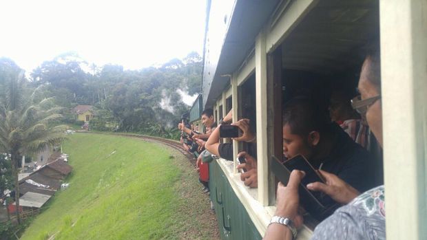 Asyiknya naik kereta uap bersejarah di Ambarawa (Angling/detikTravel)