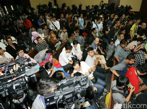 Jessica Masuk Ruang Sidang, Pengunjung Heboh Berebut Foto