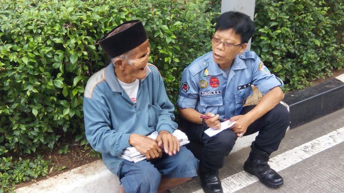 Kakek Abdurahman Penjual Koran: Ada yang Lebih Susah dari Saya