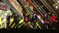 Penampilan memukau GOT7 pada lagu Hard Carry dan Fly.