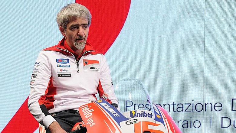 Duo Ducati Naik Podium Bos Ducati Cium Tangki  Motor 