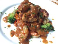 Trafique Coffee: Asyiknya Menyeruput Kopi Aromanis Ditemani <i>Chicken Darlings</i>