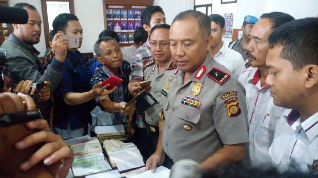 Polisi Bekuk 4 Pelaku Penampung Emas Hasil Penambangan Liar di Jambi