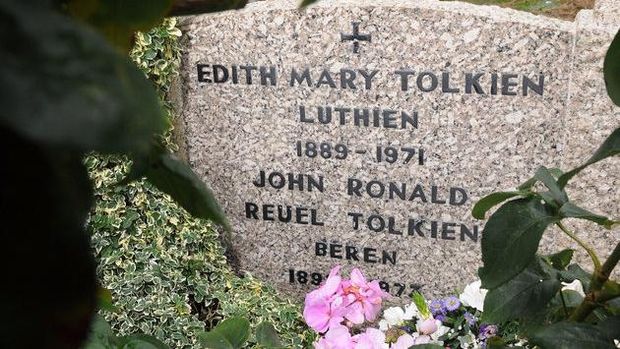 Novel Kisah Cinta Era Middle-Earth Rilis 2017