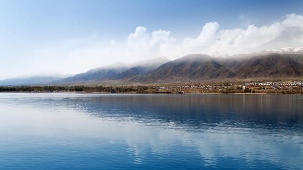 4 Danau di Asia Tengah Ini Indahnya Bukan Main