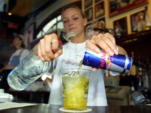 Studi: Konsumsi Minuman Berenergi Bersama Alkohol Punya Efek Seperti Konsumsi Kokain