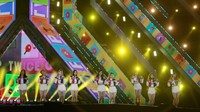 Penampilan seksi dari girlband TWICE saat membawakan Cheer Up dan Like OOH-AAH.