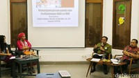 Anggota DPR Komisi I Bobby Adhotyo Rizaldi (kedua kanan) berbicara soal diaspora terkait kontribusi sosial ekonomi WNI di luar negeri bagi tanah air.