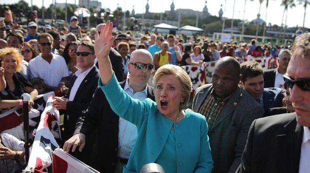 Hillary menemui pendukungnya di Florida