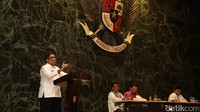 Plt Gubernur Soni Sumarsono memberi pengarahan kepada pejabat Pemprov DKI Jakarta.