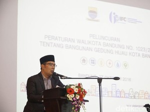 Libur Panjang, Ridwan Kamil Ajak Wisatawan Jalan Kaki di Bandung