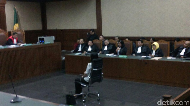 Selama Vonis Dibacakan, Jessica Wongso Fokus Perhatikan Hakim Selama Vonis Dibacakan, Jessica Wongso Fokus Perhatikan Hakim