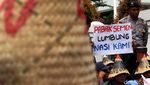 Warga Rembang Demo di Istana