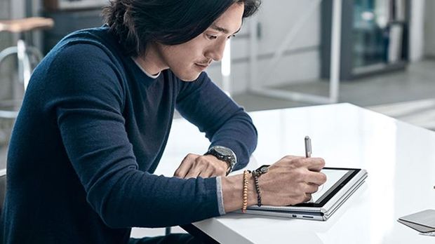 MacBook Pro vs Surface Book, Mana Lebih Unggul?