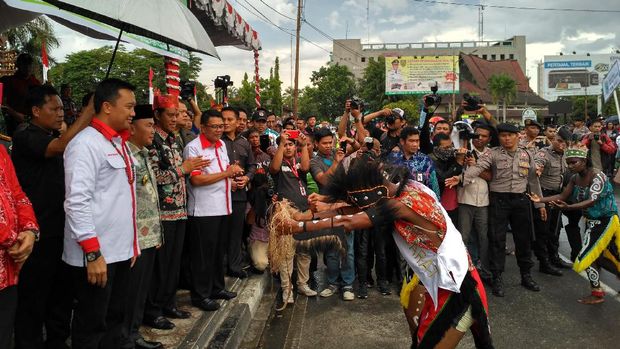 Buka Kirab 'Sumpah Pemuda' di Palangkaraya, Menpora Minta Warga Jaga Persatuan