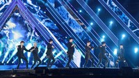 Infinite tampil setelahnya membawakan The Eye dan Bad.