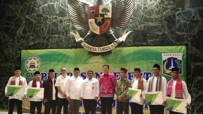 Ahok Lepas 50 Marbut Masjid di Jakarta untuk Umrah di Makkah