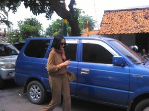 Jenguk ke Rutan, Poppy Dharsono Beri Dukungan Moral untuk Siti Fadilah