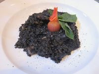 <i>La Storia del Banchetto</i>, Kolaborasi Unik antara Makanan dan Gaun Gaya Eropa