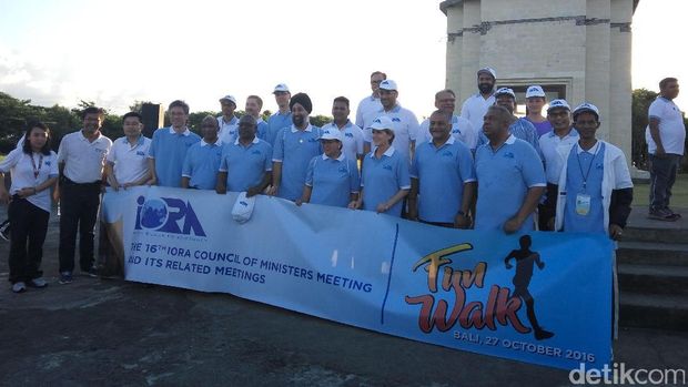 Saat Menlu RI dan Menlu Australia Berolahraga Poco-Poco