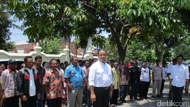 Jelang Kampanye, Anies Nyekar ke Makam Panglima Sudirman dan Ayahnya di Yogya