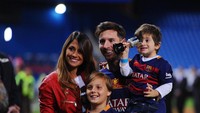 Kini, Messi dan Antonella Roccuzzo sudah dikaruniai tiga orang anak. Foto: Denis Doyle/Getty Images