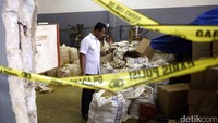 Iriawan menjelaskan, pelaku memproduksi, mengedarkan, memperdagangkan produk farmasi sediaan obat. Di antaranya obat penenang, penghilang rasa sakit, obat batuk dan lain-lain serta obat tradisional dalam bentuk jamu yang tidak memiliki izin edar.