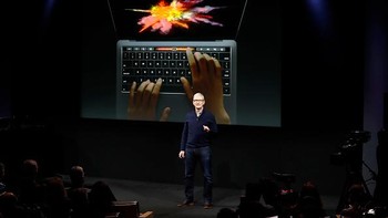 Bicara layarnya sendiri, Apple menawarkan tampilan yang lebih terang dan kaya warna. Sementara jeroannya sendiri ditenagai Intel Core i5 (13 inch) dan i7 (15 inch) generasi terbaru. Foto: Getty Images
