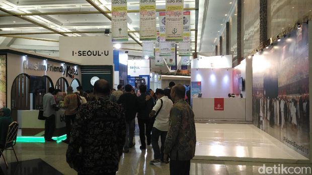 Suasana makin ramai usai salat Jumat (Wahyu/detikTravel)