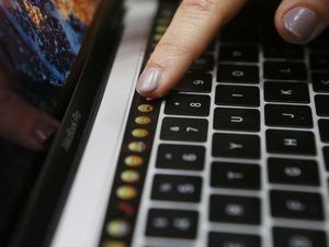 Microsoft Ejek Touch Bar MacBook Pro