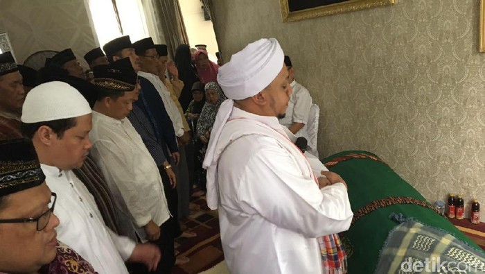 Sejumlah Jenderal Hadiri Pemakaman Jenazah Ayah Kapolri di Palembang